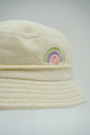 Bob pour enfants arc-en-ciel de la marque Natif, couleur beige, avec lacet de réglage