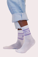 Chaussettes Natif classique, couleur blanc et violet en coton, pour avoir le style Natif jusqu'aux pieds.