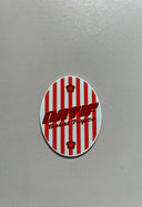 Magnet rouge Natif Saint-tropez avec ses deux fleurs et un style rétro