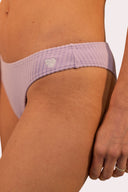 Maillot de bain pour femme bas de bikini couleur violet ou rouge pour la plage ou la piscine