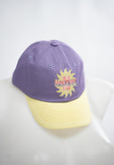 Casquette pour enfant Natif sunshine avec son soleil, couleur marron ou violet et un système de réglage