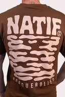 T-shirt natif new Porquerolles marron porté par un homme