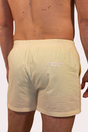 Caleçon jaune style parachute pour homme et femme Natif, en coton, avec une broderie Natif au dos et un style good vibes et détente