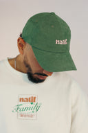Casquette Natif avec ses fleurs et sa couleur vert