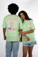T-shirt natif good vibes porté une femme avec une fleur et des couleurs VERT, et violet en coton avec col rond