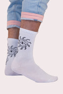 Chaussettes Natif tatoos avec des coeurs, soleils et flammes, couleur blanc en coton, pour avoir le style Natif jusqu'aux pieds.