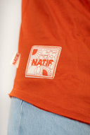 Débardeur Natif Element orange, coton bio et col rond, avec des symboles style surf et good vibes