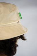 Bob chez cocotte x natif, au Cap-Ferret, couleur beige avec des broderies de pommes rouge et vert