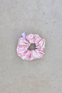 Chouchou flower FC de la marque de vêtements Natif avec ses couleurs rose et blanc