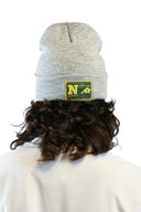 Bonnet heritage porté de profil, coloris naturel, détail du revers tricoté