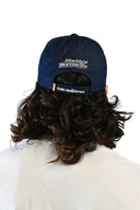 Casquette 6 panneaux music dpt vue de côté, détail coutures et visière