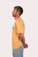 T-shirt Natif human made peach porté par un homme