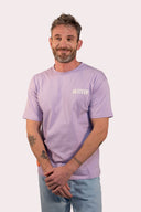 T-shirt violet Point break porté par un homme de dos, coton bio et col rond, de la marque de vêtements Natif