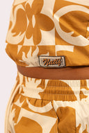 Corp fluide pattern pour femme avec des motifs de soleil et fleurs dans le style surf de la marque de vêtements Natif