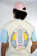 T-shirt Hossegor de la marque de vêtements Natif avec des couleurs bleu et crème pour un style surf et good vibes en version unisexe