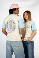 T-shirt Hossegor de la marque de vêtements Natif avec des couleurs bleu et crème pour un style surf et good vibes en version unisexe