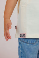T-shirt Natif pour enfants avec un style floral et good vibes, en coton bio avec des broderies et une couleur crème