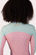 Lycra pour femme natif Natif flowers, vert et rose, avec un indice UPF 50% pour rester au soleil et dans l'eau en toute sécurité