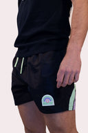 Maillot short de bain pour les adultes homme, rainbow avec son arc-en-ciel, couleur noir de la marque de vêtements Natif