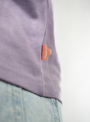 T-shirt de l'île du levant, dans le var, par la marque de vêtements Natif, couleur violet et version unisexe en col rond