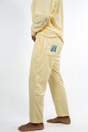 Ensemble en velours côtelé Natif good vibes, pantalon et veste, couleur crème pour un été cool et décontracte.
