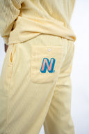 Ensemble en velours côtelé Natif good vibes, pantalon et veste, couleur crème pour un été cool et décontracte.