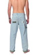 Pantalon avec l'inscription « The World Is Yours »