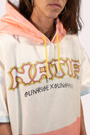 Poncho rose et blanc Natif pour adultes avec un style good vibes de sunrise et sunshine surf, ultra doux et avec lacet refermable