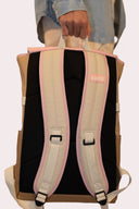 Sac à dos flowers rose et marron, avec double sangle de fermeture, contenance 16,5L, fleurs de marguerite en relief