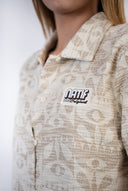 Chemise jacquard pour femme, couleur beige, style surf et ethnique avec un confort unique et des good vibes