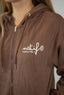 Hoodie zippé, version unisexe en coton bio, couleur marron et blanc avec un design de montagne de la marque de vêtements Natif