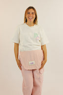 Salopette rose pour homme et femme de la marque de vêtements Natif en velours côtelé avec des broderies et un style good vibes