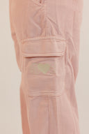 Salopette rose pour homme et femme de la marque de vêtements Natif en velours côtelé avec des broderies et un style good vibes