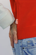 Sweat crop rescue team en rouge pour femme avec ses broderies de fleurs