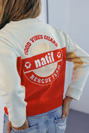 Sweat crop Natif au style good vibes avec sa couleur rouge et son inspiration des sauveteurs en mer