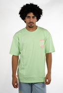 T-shirt natif good vibes porté une femme avec une fleur et des couleurs VERT, et violet en coton avec col rond